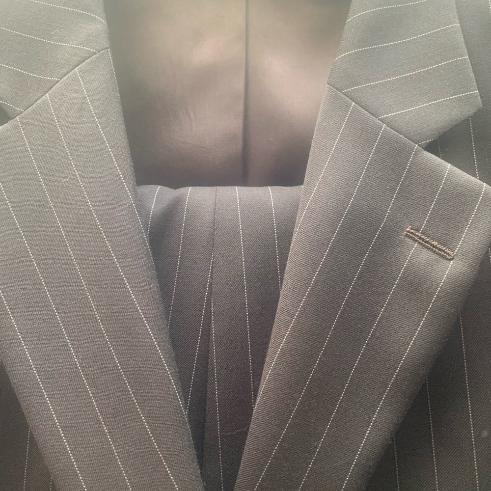 Mens 2 piece suit- like new